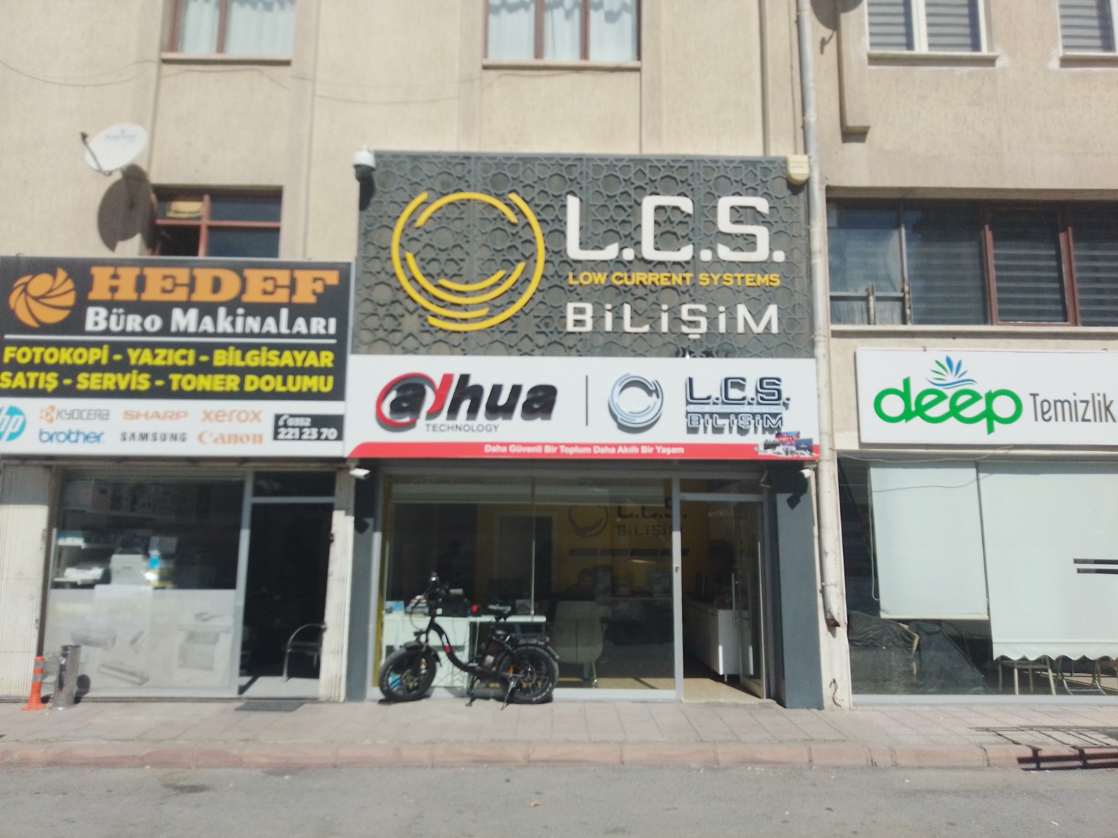 Işıklı ve logolu tabela